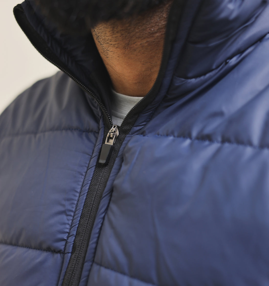 DARK NAVY SLEEVELESS PUFFER JACKET