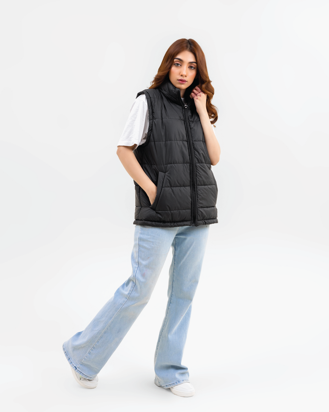 BLACK SLEEVELESS PUFFER JACKET -F